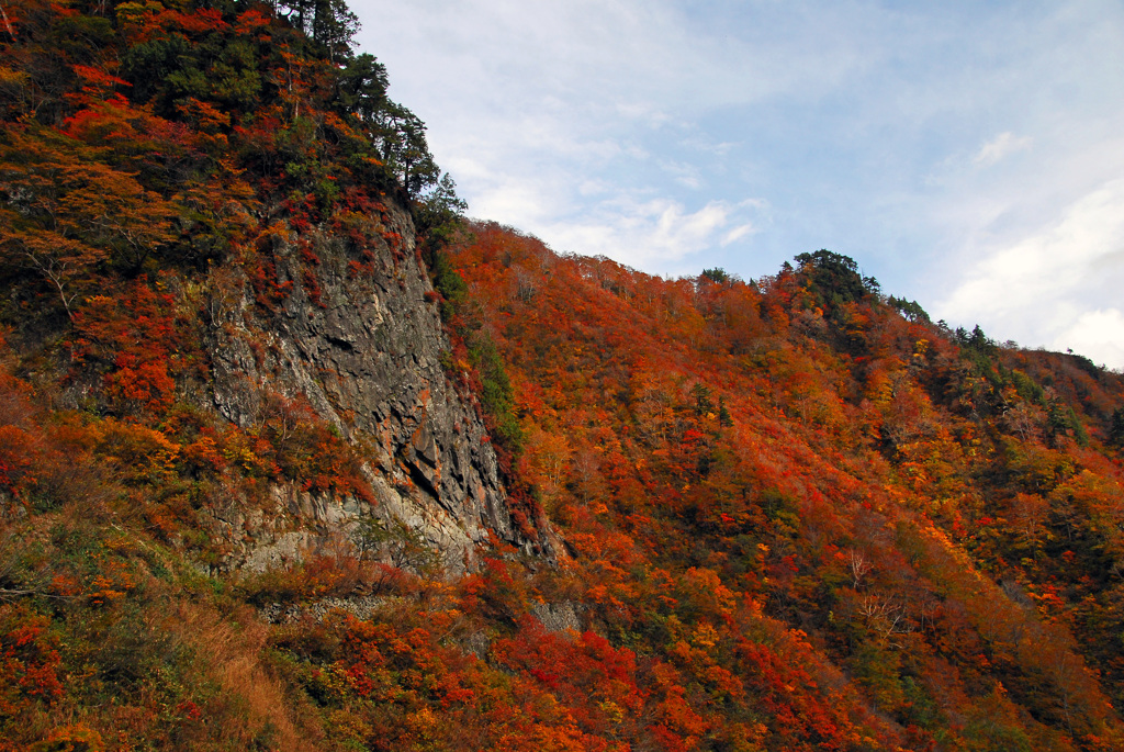 紅い山肌