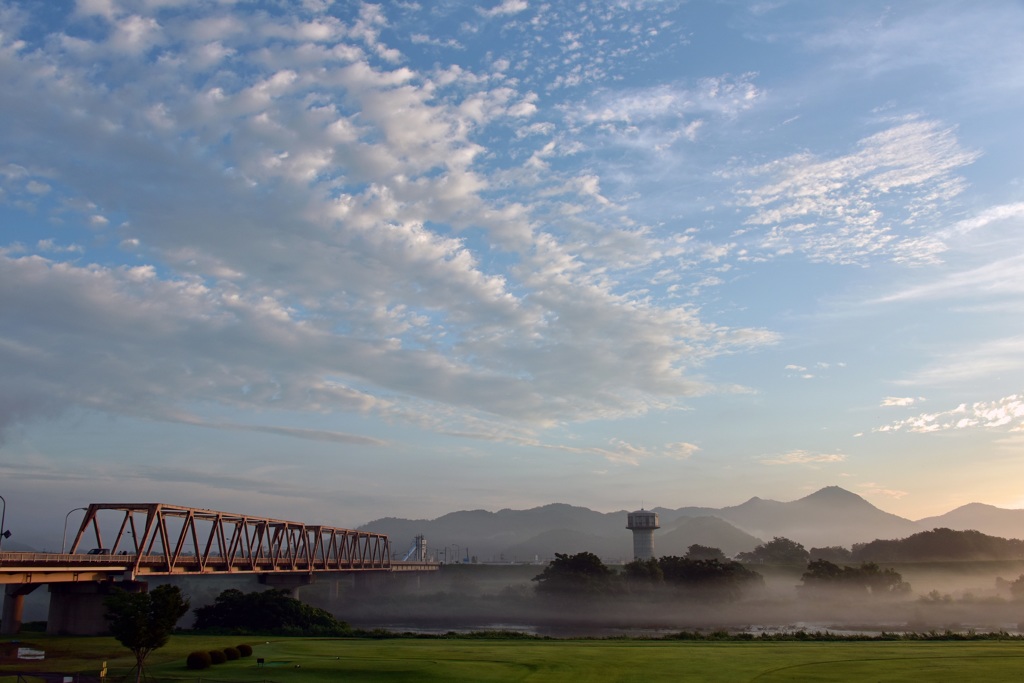朝日のあたる橋