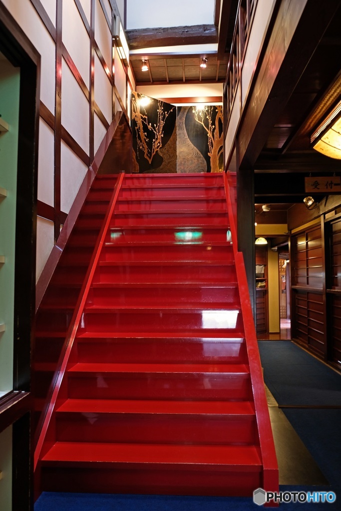 朱塗りの階段