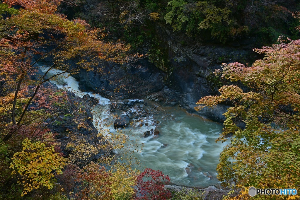 吾妻渓谷の流れ