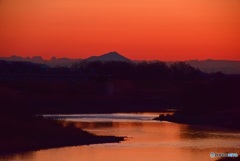 渡良瀬川から見る朝焼けの筑波山