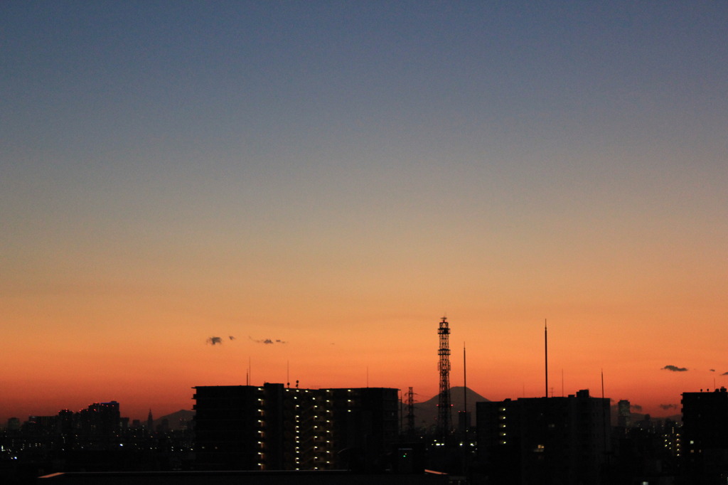 夕焼け鉄塔と富士山