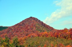 泉ヶ岳から　紅い山