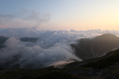 雲海の別山乗越