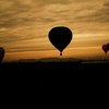 暮れに沈む気球
