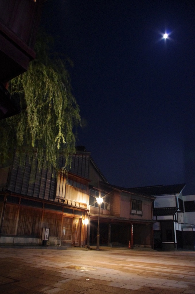 ／／月／／ひがし茶屋