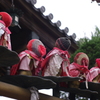 見上げる