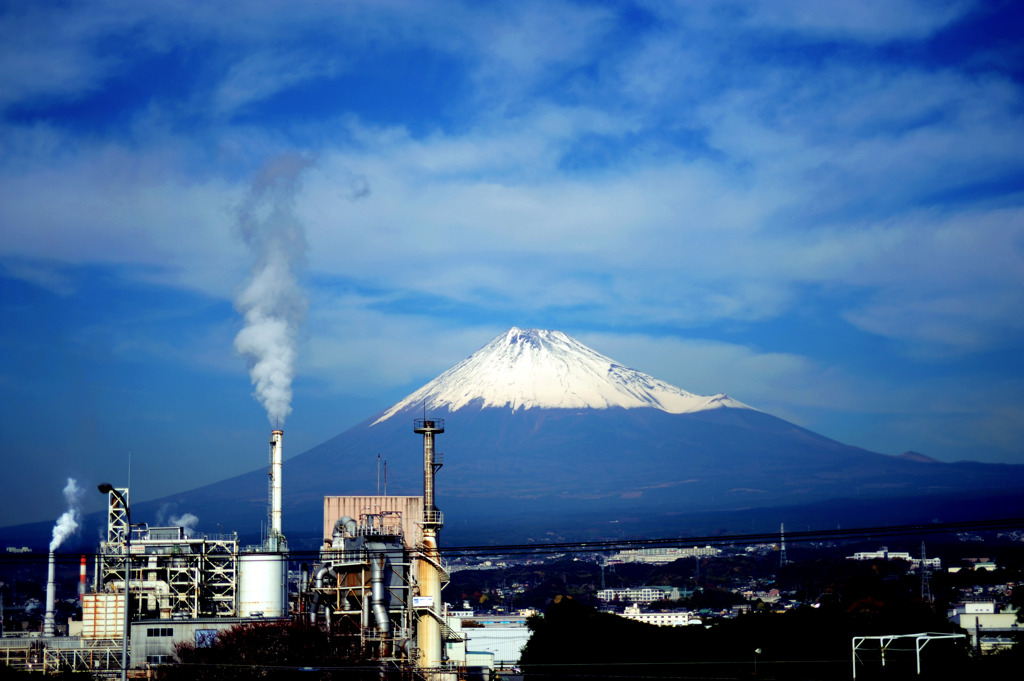 富士山と工場のギャップ