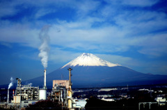 富士山と工場のギャップ