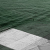 静かに不穏な海の写真