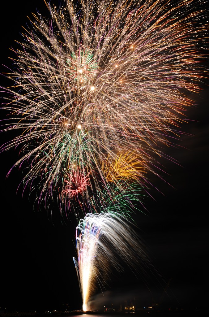夜空に舞う花（６）