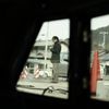 窓枠の中で