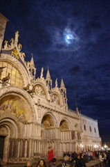 サンマルコ広場の月