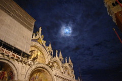 サンマルコ広場の月