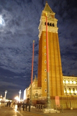 夜の大鐘楼（サンマルコ広場）