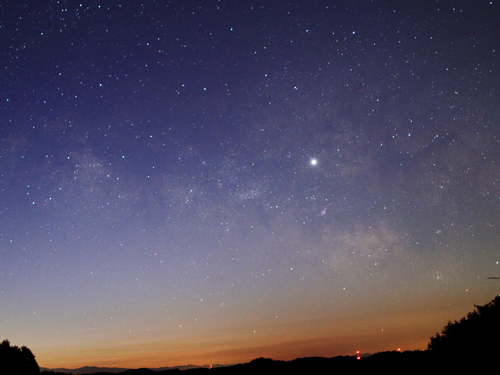 金星と夏の天の川