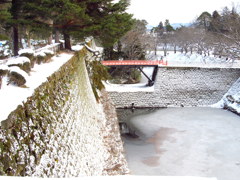 冬の鶴ヶ城　廊下橋