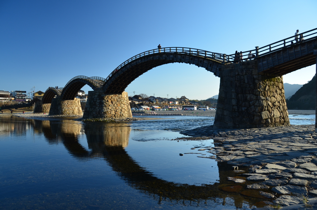 川面に映える錦帯橋