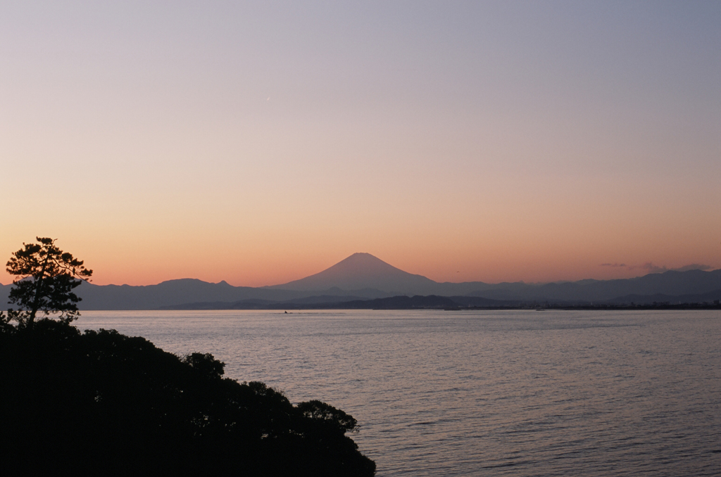 夕暮れに望む