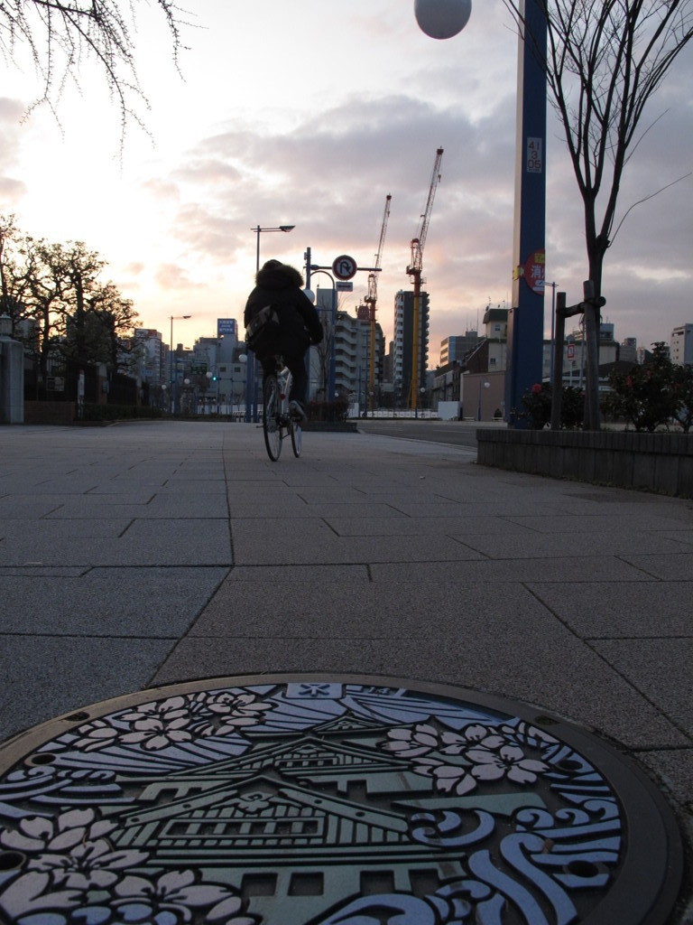 午後の街　夕暮れの中で