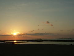 夕日と飛行機と日本海