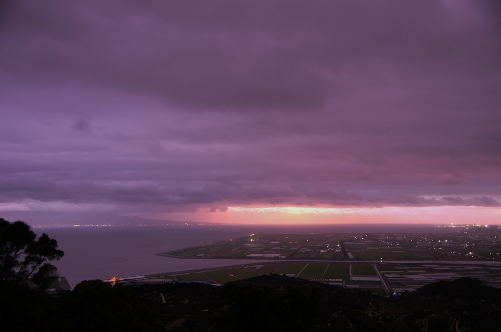 台風６号と夕照