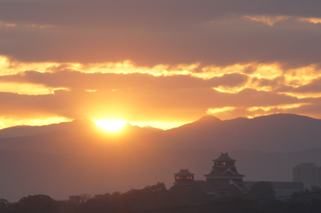 朝日と熊本城