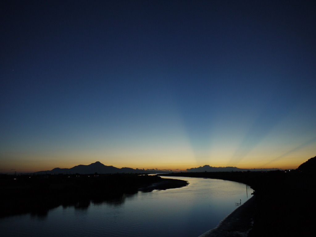 白川河口から見た普賢岳と日暮れ