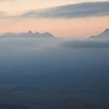 阿蘇山の夜明け　根子岳に絡む雲
