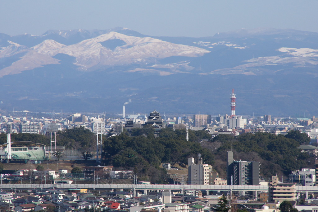 阿蘇山と熊本城と九州新幹線高架線