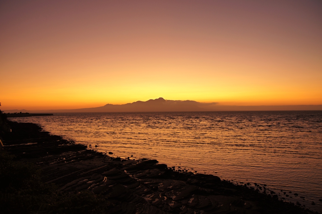 有明海と雲仙普賢岳の夕景