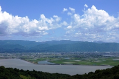 不知火海より氷川干拓地と九州山地を望む