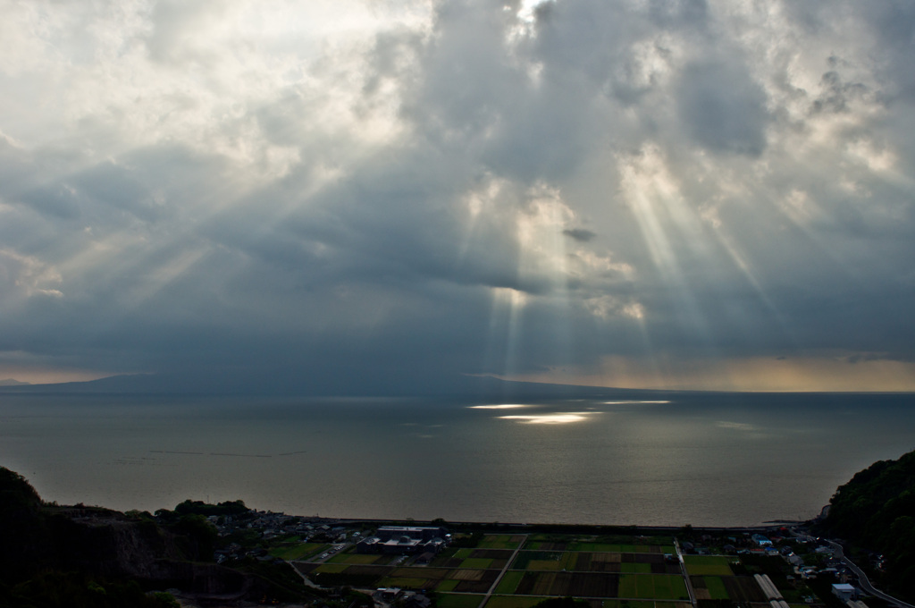 ミラーボールとステージ　夕景No．ｘ１３