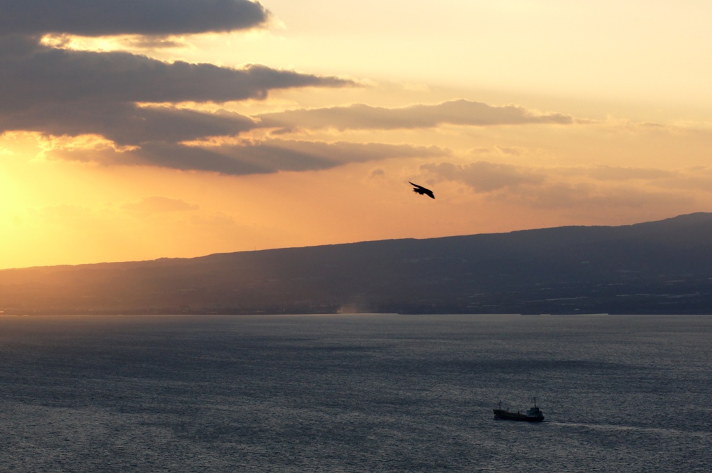 陸海空を染める夕陽