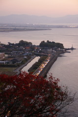 夕暮れの紅葉