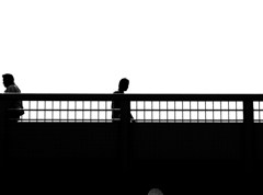 行交う人々