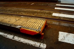 路面電車の駅のホーム