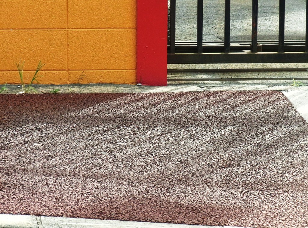 黄色い塀