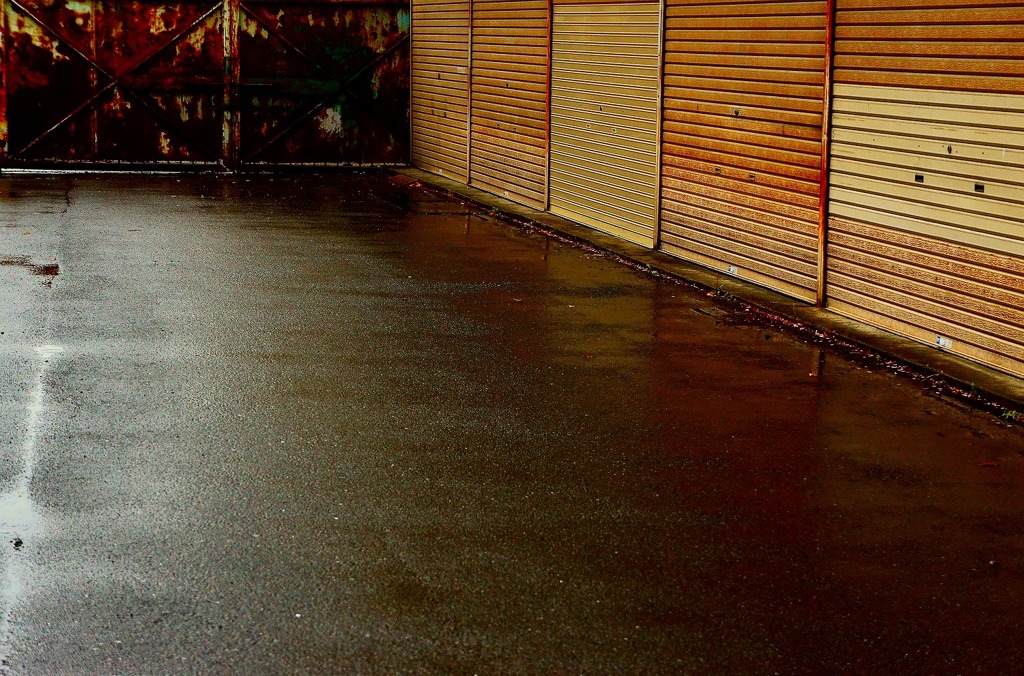 雨の日の舗装