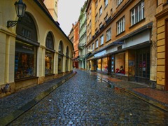 雨のプラハ街角