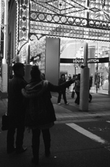 「ねえ、あれ買ってよ。」