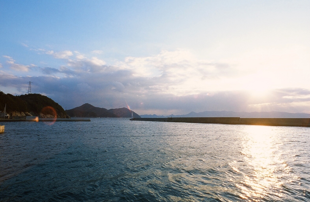 沈む夕日を見ていた