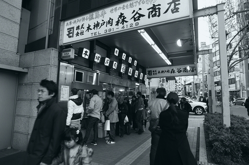 いつも行列、森谷商店前