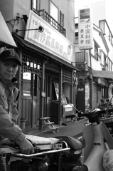 ＭＡＨＹＡ前のおじさん