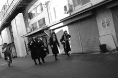 昨日のコンパの話で盛り上がる朝