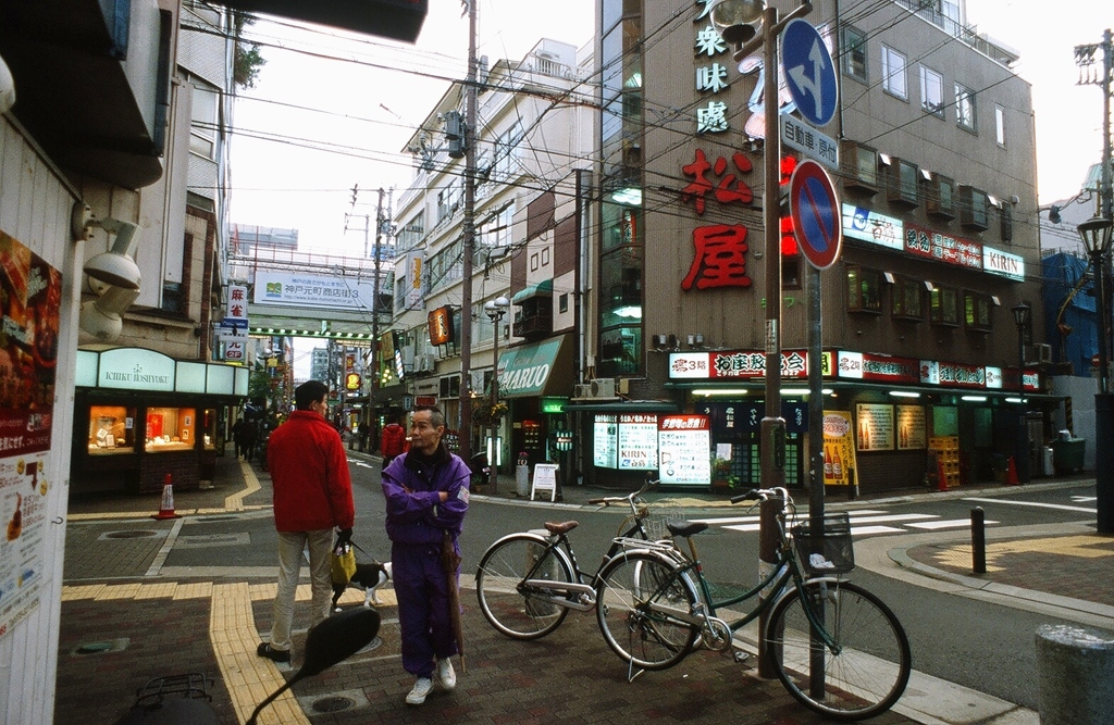 松屋前
