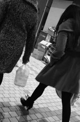 ロング・ヘアー　ロング・コート　ショート・ブーツ