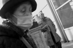 マスクをした老人