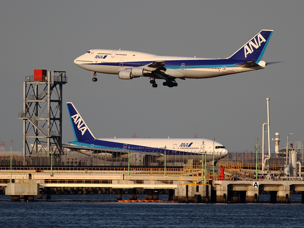 行き交う飛行機