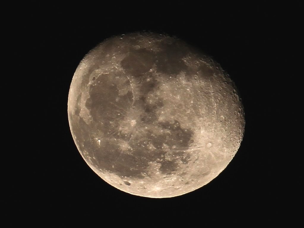 月